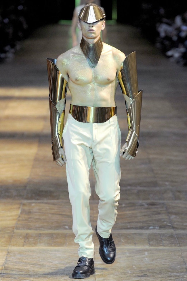 Paris Fashion Week Primavera 2012 - Mugler (1)