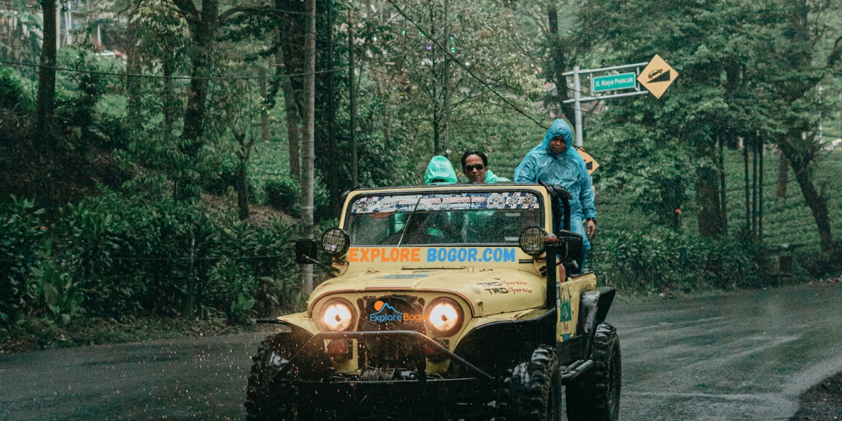 Cuaca Hujan Fun Offroad Trek Telaga Saat Puncak