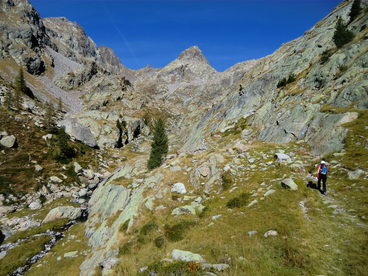 Ascending in Sangué Valley