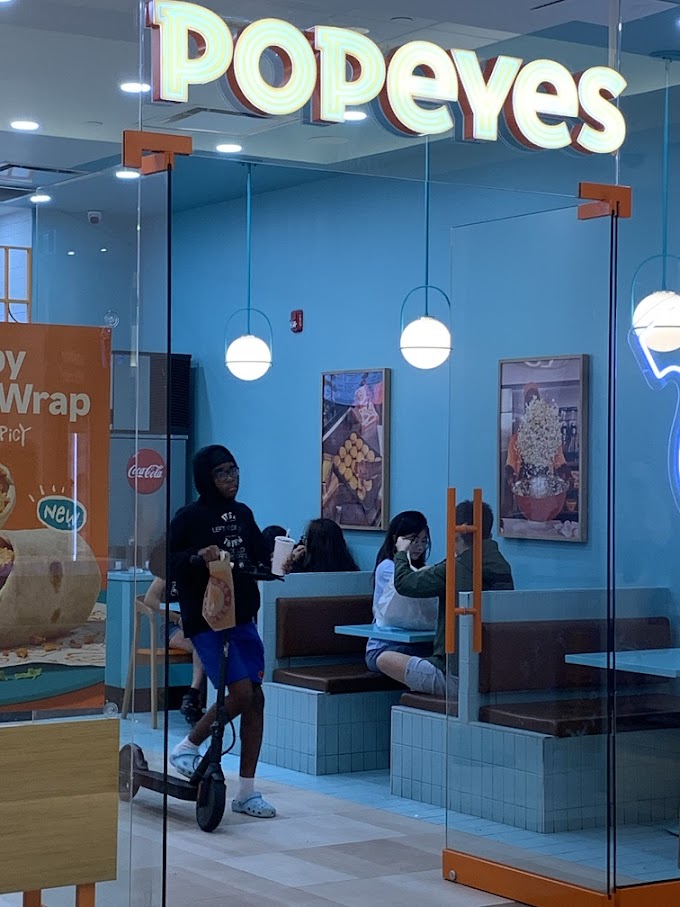 Popeyes - Fairview Mall North York