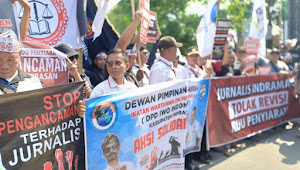 Demo Ratusan Jurnalis Indramayu Tolak Revisi UU Penyiaran dan Pecat Oknum Kuwu Sukagumiwang 