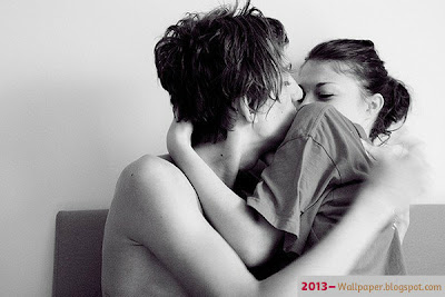 Kissing-couple-young-lovers-girl-and-boy(2013-wallpaper.blogspot.com)