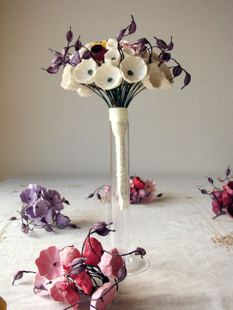 eco bouquet e bracciali segnaposto con fiori di carta matrimonio Green  