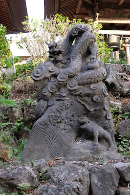 龍と獅子の石像