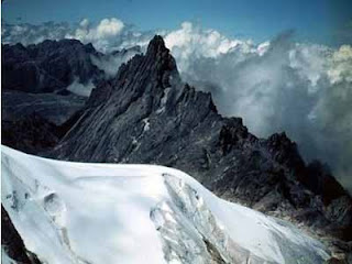 Puncak Jayawijaya dan Carstenz