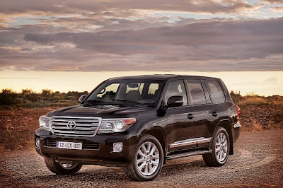 2013_Toyota_Land_Cruiser_V8