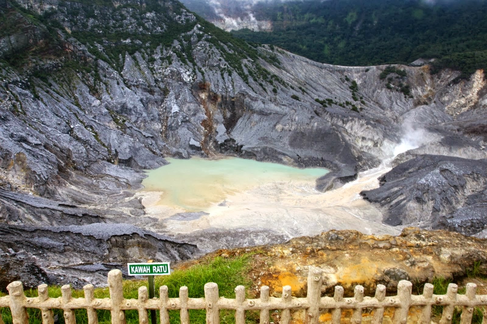 Pesona Wisata Gunung Tangkuban Perahu Bandung Jawa Barat