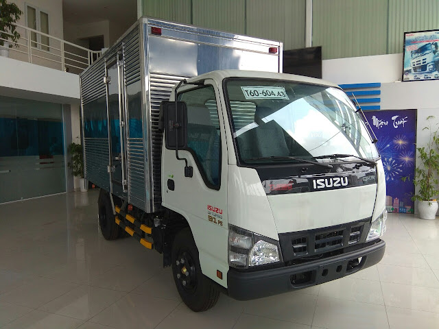 Isuzu QKR55F 2.4 Tấn thùng kín