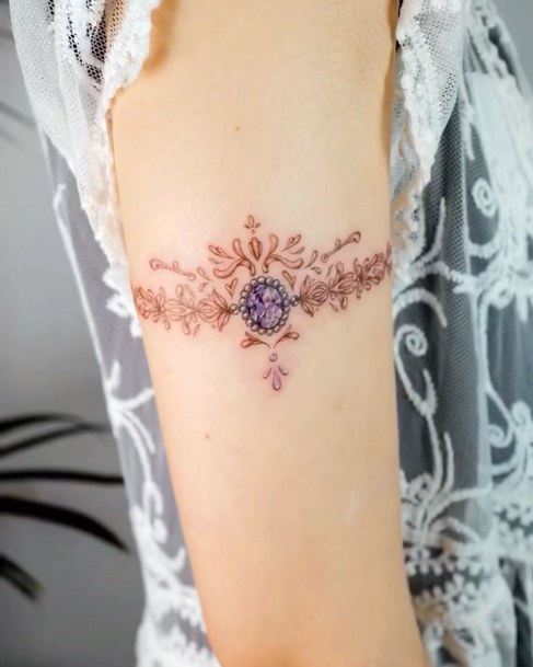 50 tatuagens de jóias que vão fazer você se sentir como uma rainha