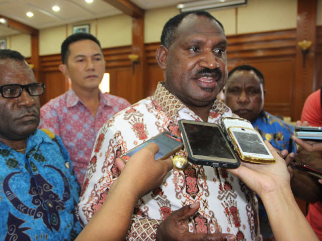 Willem Wandik Ingin Kabupaten Puncak Jual Hasil Bumi ke Freeport Indonesia