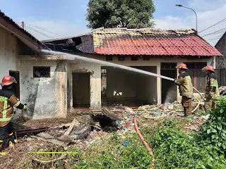 Rumah Terbakar di Jalan Air Bersih