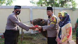 Rayakan Idul Adha, Polres Serang Bagikan 700 Paket Daging Hewan Kurban Kepada Warga Terdampak Covid-19