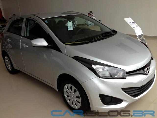 Hyundai HB20 2013 1.6 Comfort - prata metal - maçanetas e retrovisores na cor do carro