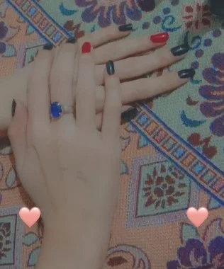 মেয়েদের হাতের পিক