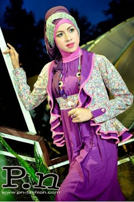 gamis cantik warna ungu motif bunga