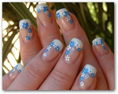 Como pintar flores blancas y celestes en uñas