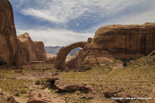 Heilige Ort der Ureinwohner. Die Rainbowbridge am Lake Powell.