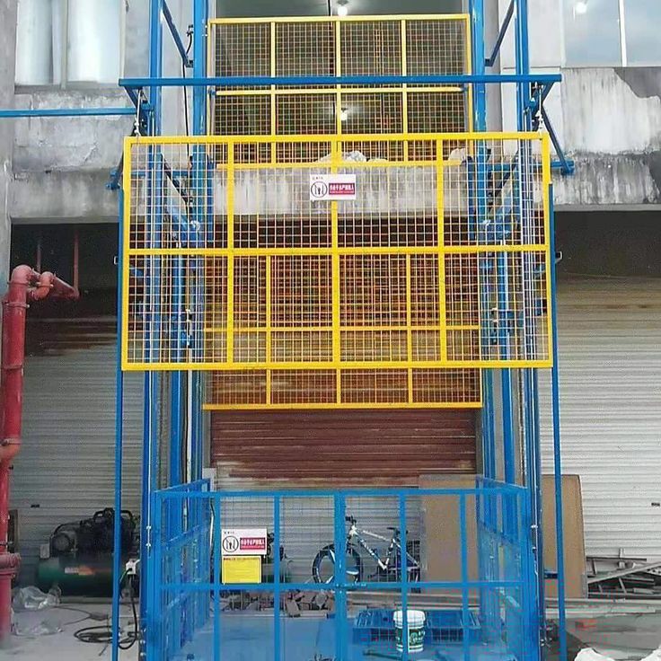 Pemasangan Cargo Lift di Lokasi Proyek Ciputat Timur Tangerang Selatan