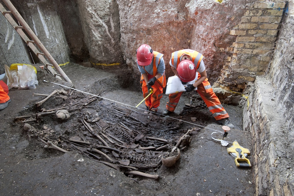 17th century plague pit unearthed in London