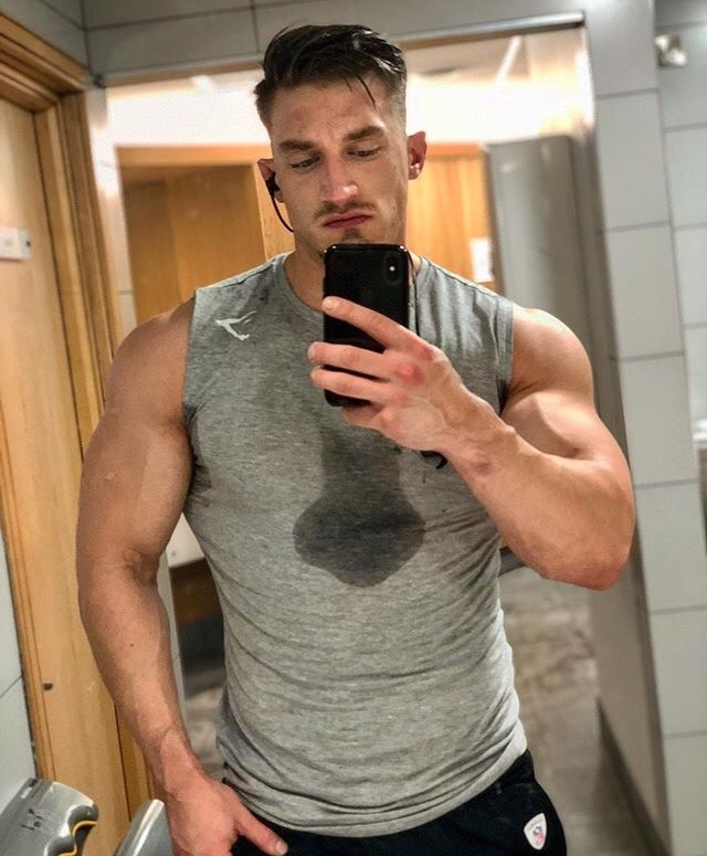 straight-masculine-sexy-sweaty-strong-man-selfie