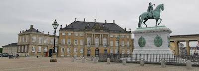 El Palacio Real de Copenhague o Palacio Amalienborg.
