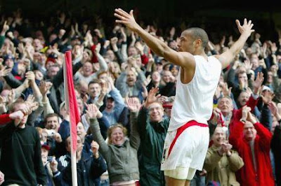 Suatu kali Sir Bobby Robson diharuskan menjawab bagaimana prospek Arsenal melakoni musim  Arsenal The Invincibles (1): Kisah Tentang Keabadian