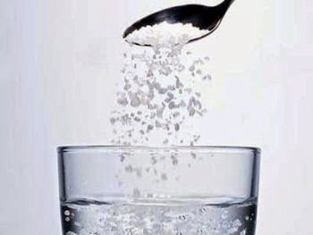 Cara menghilangkan komedo dengan air garam