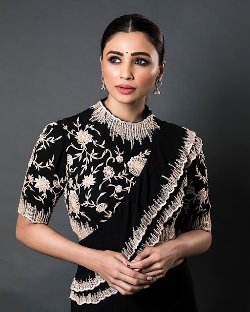 Daisy Shah in black party wear dress