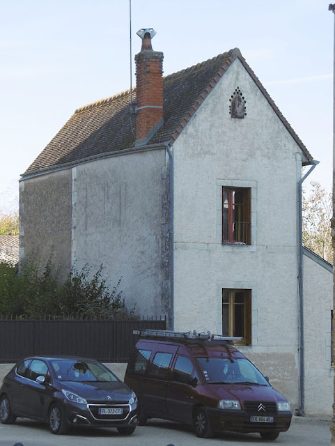 House in Sainte Catherine de Fierbois, Indre et Loire, France. Photo by Loire Valley Time Travel.