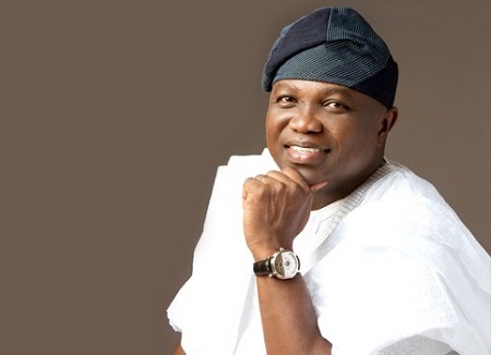 Serious Drama as Angry Waterfront Dwellers in Lagos Storm Governor Ambode's Office