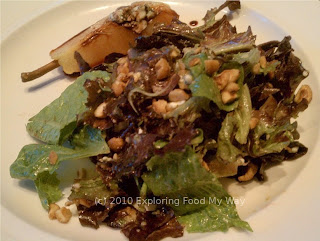 Bartlett Pear Salad with Bleu Cheese and Walnuts