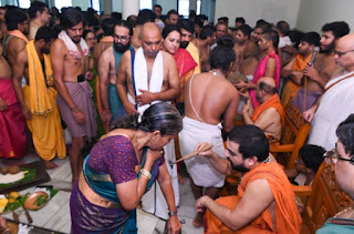 ಕೃಷ್ಣ ಮಠದಲ್ಲಿ ತಪ್ತ ಮುದ್ರಾಧಾರಣೆ ಕೃಷ್ಣ ಮಠದಲ್ಲಿ ತಪ್ತ ಮುದ್ರಾಧಾರಣೆ
