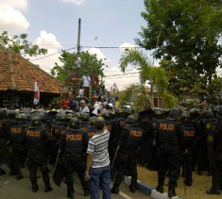 Ribuan Warga Pendukung "Asri" Demo ke DPRD dan KPU Pamekasan