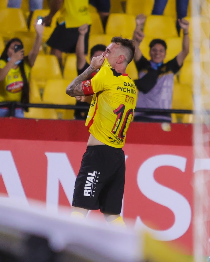 Damián Diaz marca un gol olímpico en Sudamericana