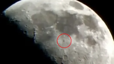 2 UFOs was filmed between the Earth and the Moon by amateur astronomer.