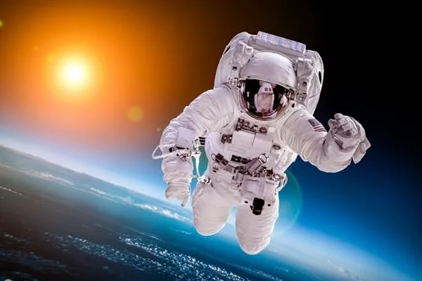 Astronot Nedir - Ne İş Yapar - Aldıkları Eğitimler Nelerdir