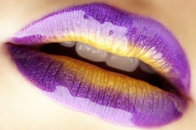 Foto de labios brillantes pintado de 2 colores 