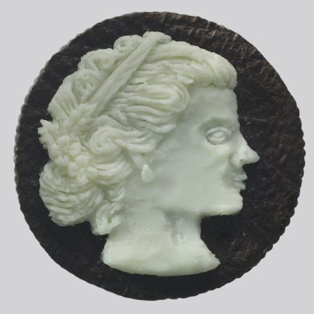 Judith G Klausner retratos bustos esculpidos em biscoitos como caras em moedas