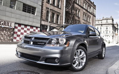 2013 Dodge Avenger front three quarter