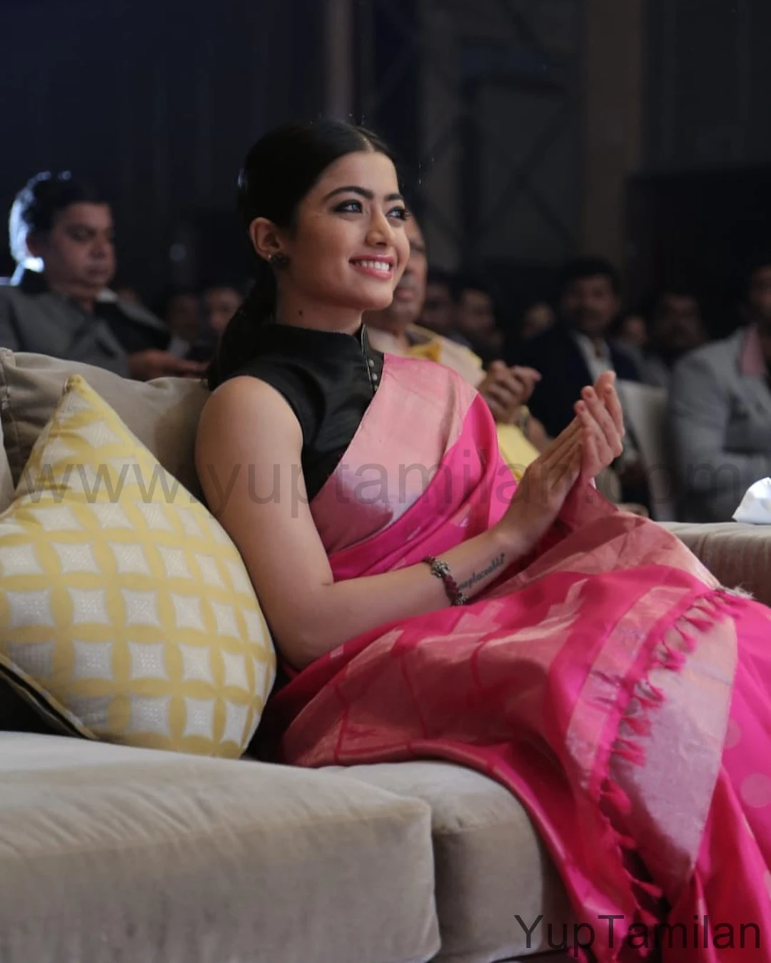 Rashmika-Mandanna Hot Saree Stills-Beautiful Saree Pics