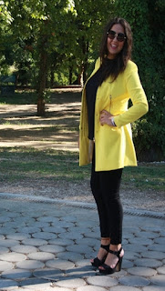 http://lifeandstyleana.blogspot.com.es/2015/09/abrigo-amarillo.html