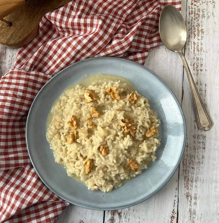 Risotto de pera con queso azul y nueces