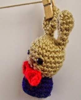 http://alasdecampanilla.blogspot.com.es/2014/06/mini-amigurumis-con-mini-patrones.html