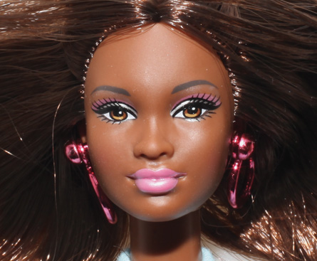 A Barbie Beyonc por exemplo custa em m dia R 400 j a boneca de Diana 