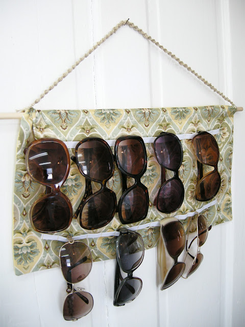 DIY Sunglass Holder, Easy Sewing project, Homemade sunglass holder, sunglass holder, accessories holder, Fabric sunglass holder, How to sew a sunglass holder, how to make a sunglass holder, how to make an accessories holder