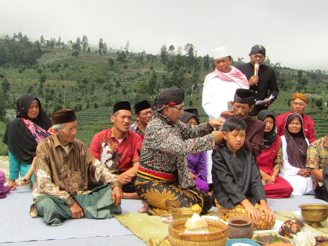 Cukur Rambut Gombak  Rejeban Plabengan Cepit Pagergunung