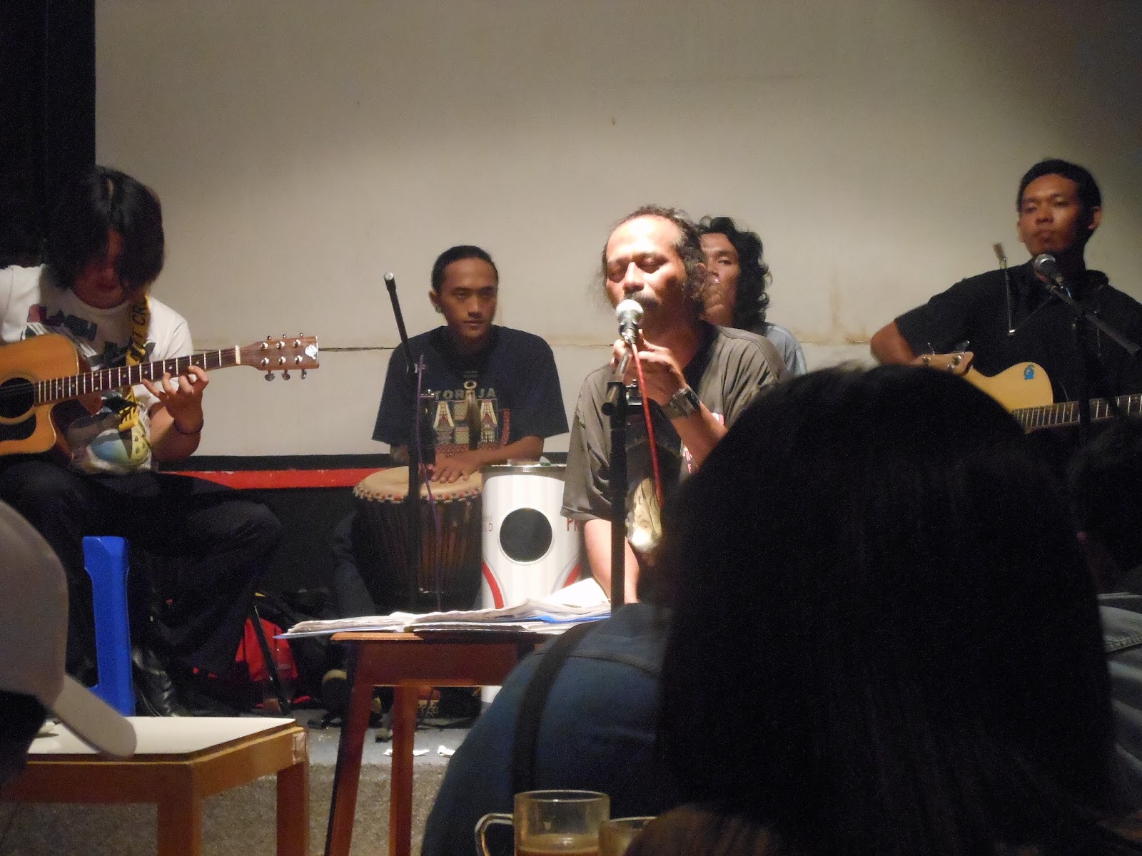 dengan live music nya Bang Wordi & Band dan juga teman teman Oi Malang di Cafe Cangkir Jawa Jl Sukarno Hatta Malang Sebuah kebanggan tersendiri yang