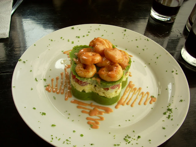 http://comidadelperuymas.blogspot.com/2013/03/causa-de-espinaca-con-langostinos.html