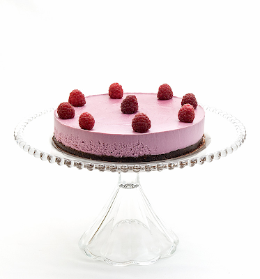 Raw raspberry cake front