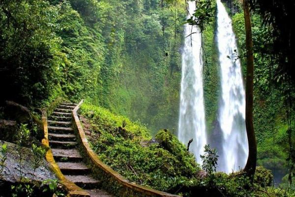 Panduan Air Terjun di Indonesia: 17 Air Terjun Terbaik di Indonesia